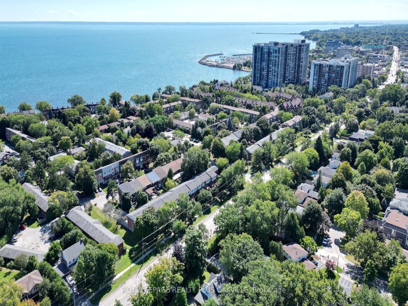 2062 Lakeshore Rd, Oakville, Ontario L6L 1G7,W9345810