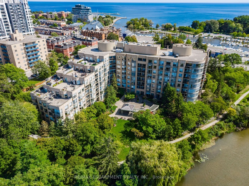 2511 Lakeshore Rd, Oakville, Ontario L6L 6L6,W9358843