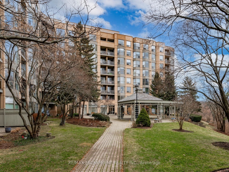 2511 Lakeshore Rd, Oakville, Ontario L6L 6L6,W9358843