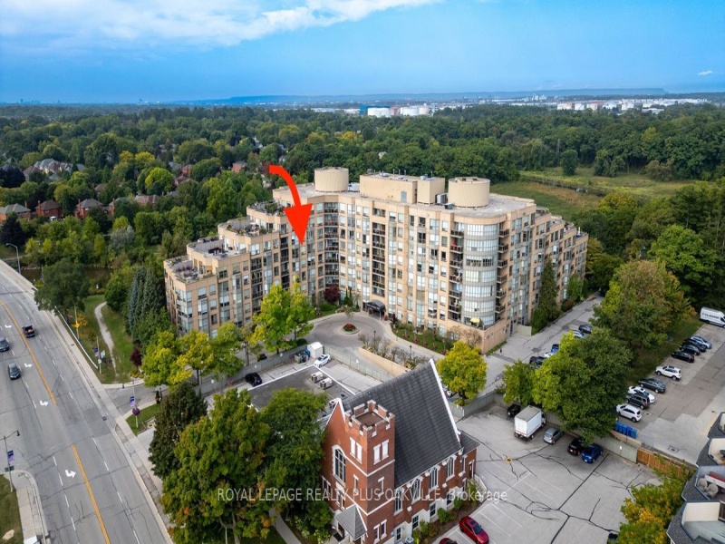 2511 Lakeshore Rd, Oakville, Ontario L6L 6L9,W9366472