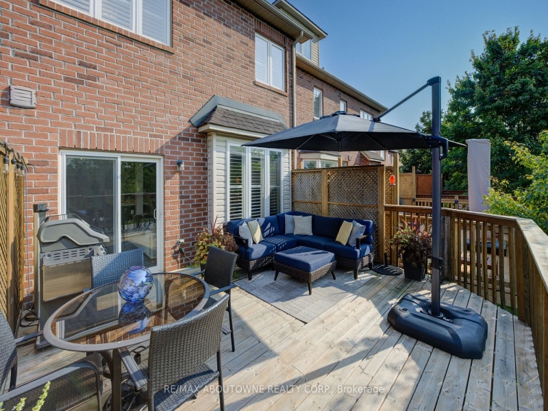 300 Ravineview Way, Oakville, Ontario L6H 7J1,W9369232