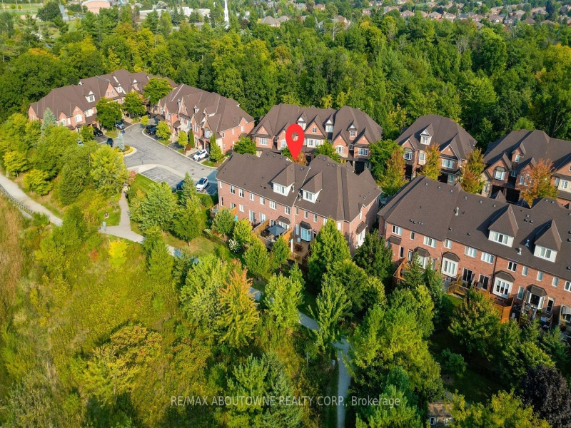 300 Ravineview Way, Oakville, Ontario L6H 7J1,W9369232