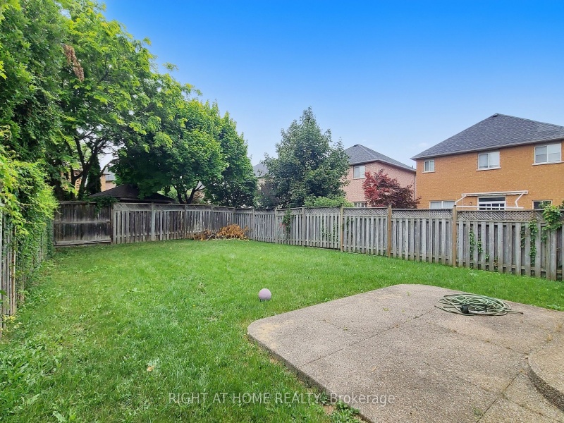 2099 Bloomfield Dr, Oakville, Ontario L6M 3W4,W9364118