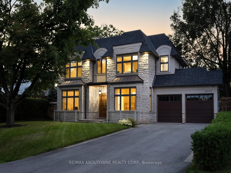 2209 Sloane Dr, Oakville, Ontario L6L 2N1,W9362317