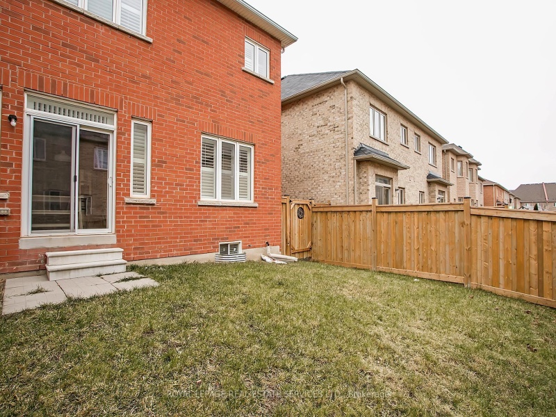 3076 Janice Dr, Oakville, Ontario L6M 0S7,W9361309