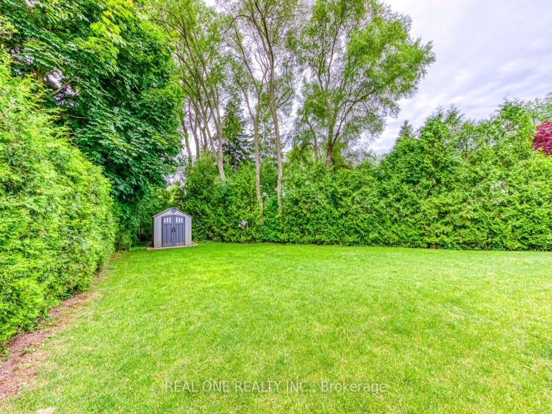 332 Sawyer Rd, Oakville, Ontario L6L 3N7,W9306647