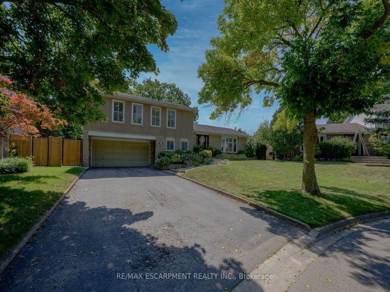 2482 Waterford St, Oakville, Ontario L6L 5E6,W9344519