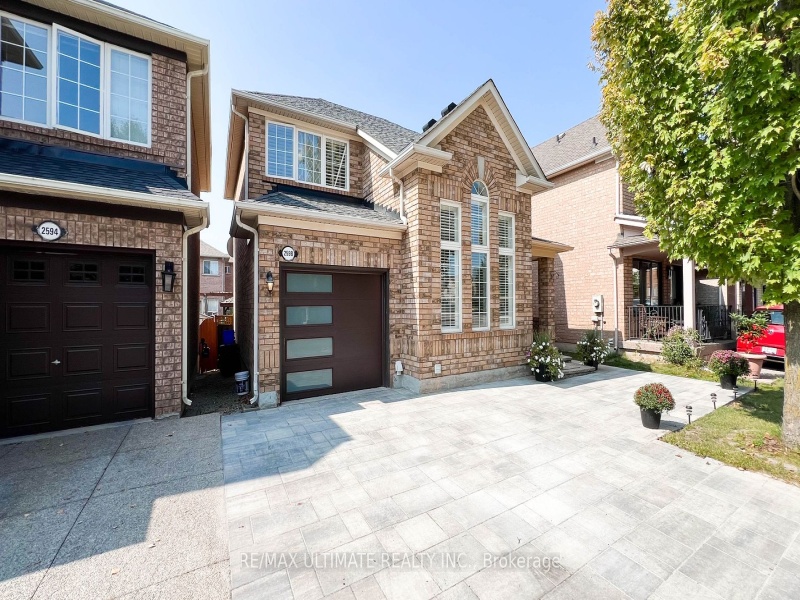 2598 Dashwood Dr, Oakville, Ontario L6M 4C2,W9346174