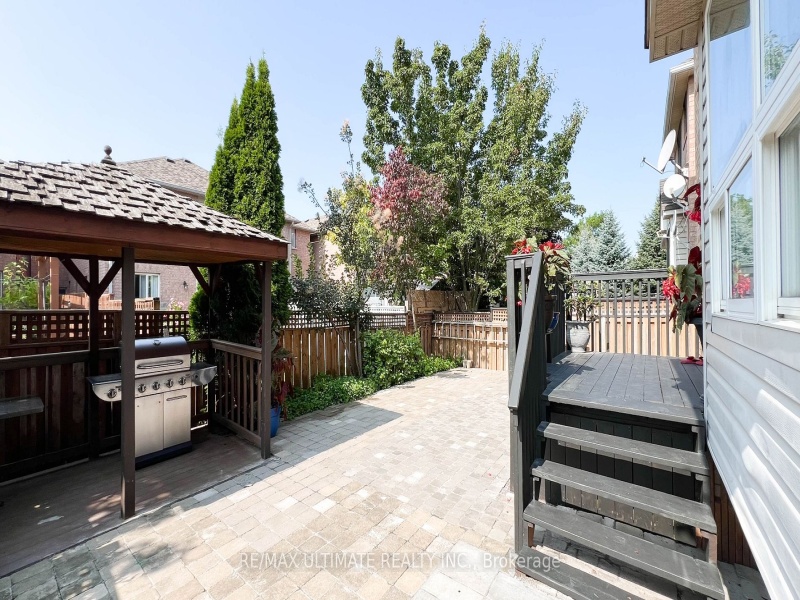 2598 Dashwood Dr, Oakville, Ontario L6M 4C2,W9346174