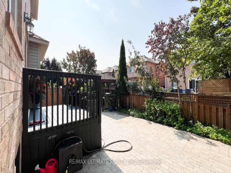 2598 Dashwood Dr, Oakville, Ontario L6M 4C2,W9346174