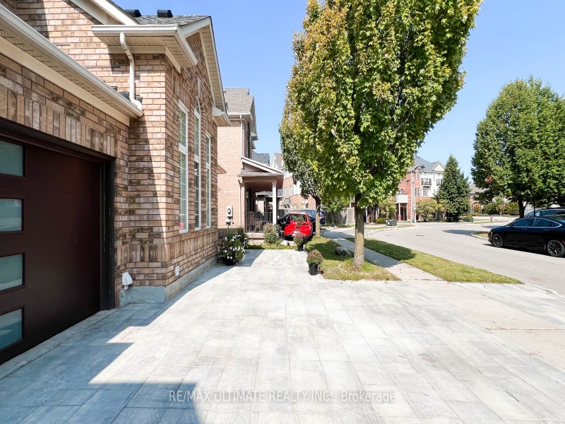 2598 Dashwood Dr, Oakville, Ontario L6M 4C2,W9346174