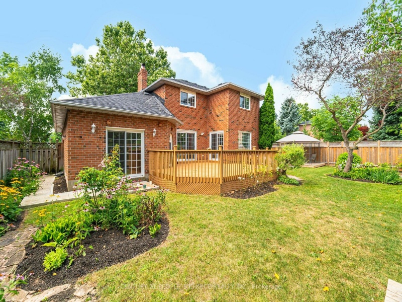 241 Mississauga St, Oakville, Ontario L6L 3B1,W9371603