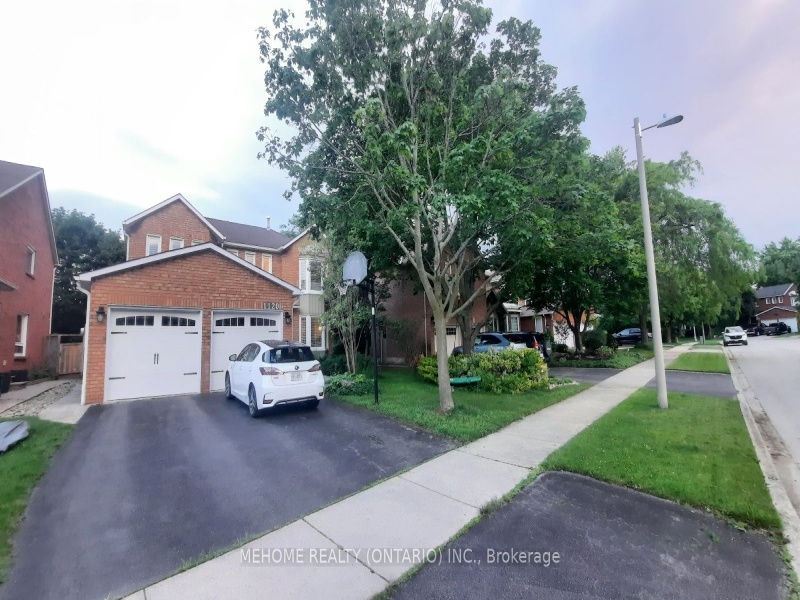 1120 Goodson Cres, Oakville, Ontario L6H 4A5,W9369414