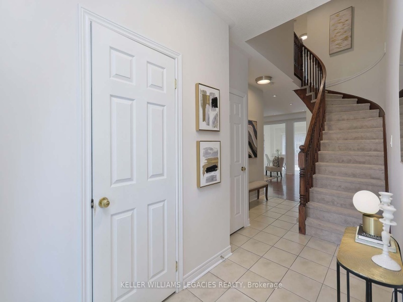 2475 Old Brompton Way, Oakville, Ontario L6M 0J5,W9368874