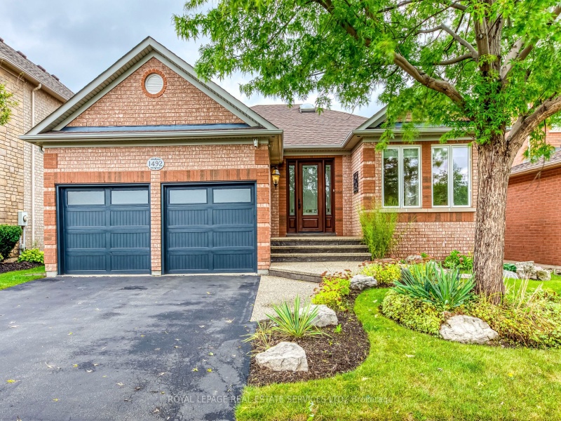 1492 Pinery Cres, Oakville, Ontario L6H 7J9,W9368544