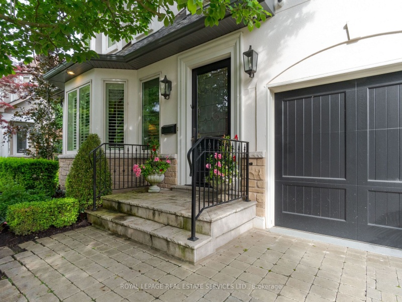 14 Holyrood Ave, Oakville, Ontario L6K 2V3,W9368156