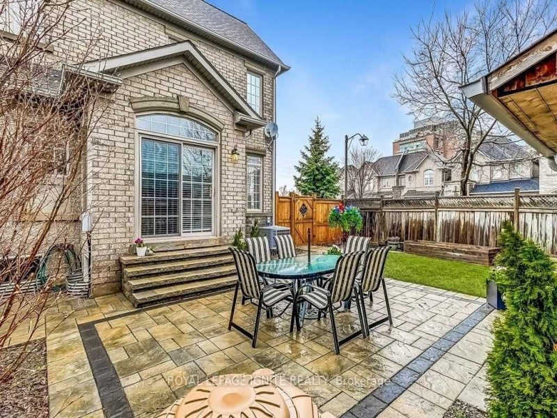 1170 Agram Dr, Oakville, Ontario L6H 7R9,W9366218