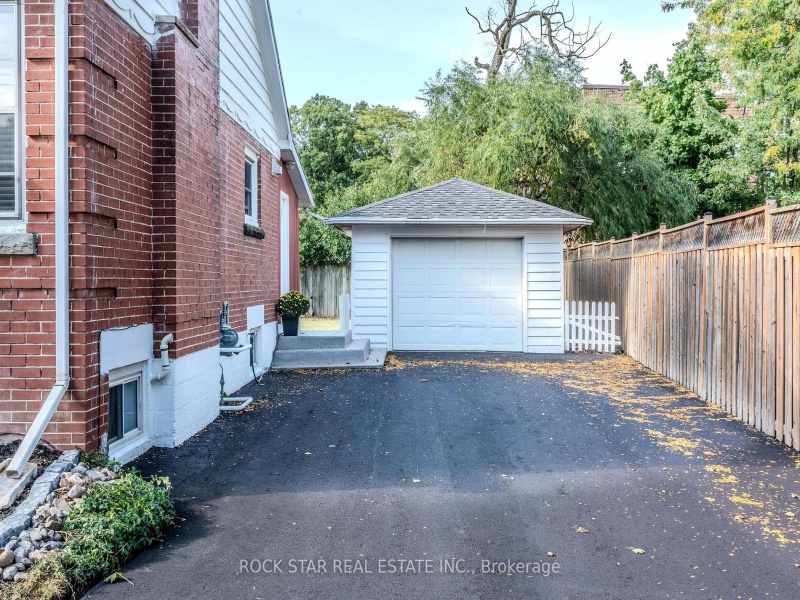 29 Crescent Rd, Oakville, Ontario L6K 1W3,W9374453