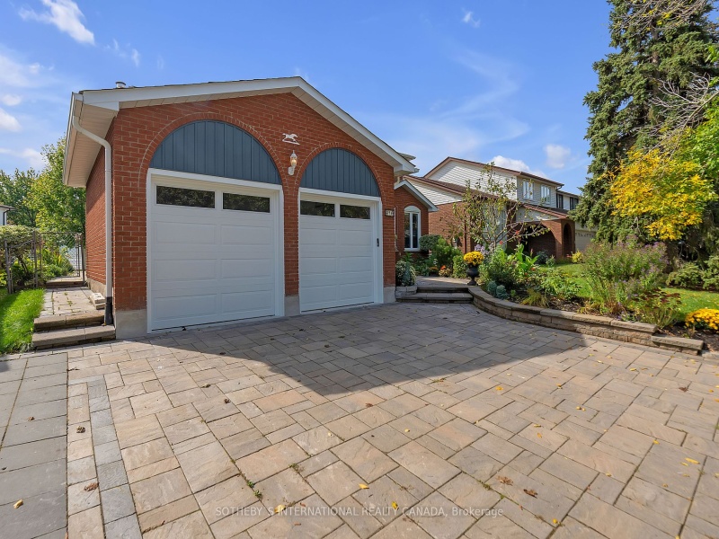 316 Pinegrove Rd, Oakville, Ontario L6K 3R1,W9374905